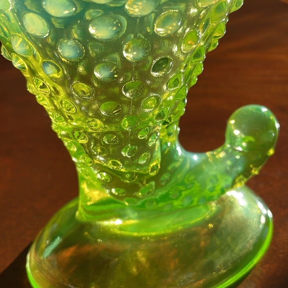 Stunning RARE Fenton Topaz Opalescent Hobnail Cornucopia candlestick. - Picture 6 of 10